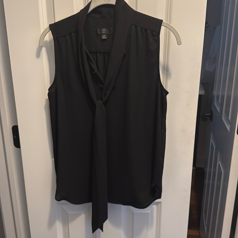 J Crew Tie Front Sleeveless Blouse. XS in Black